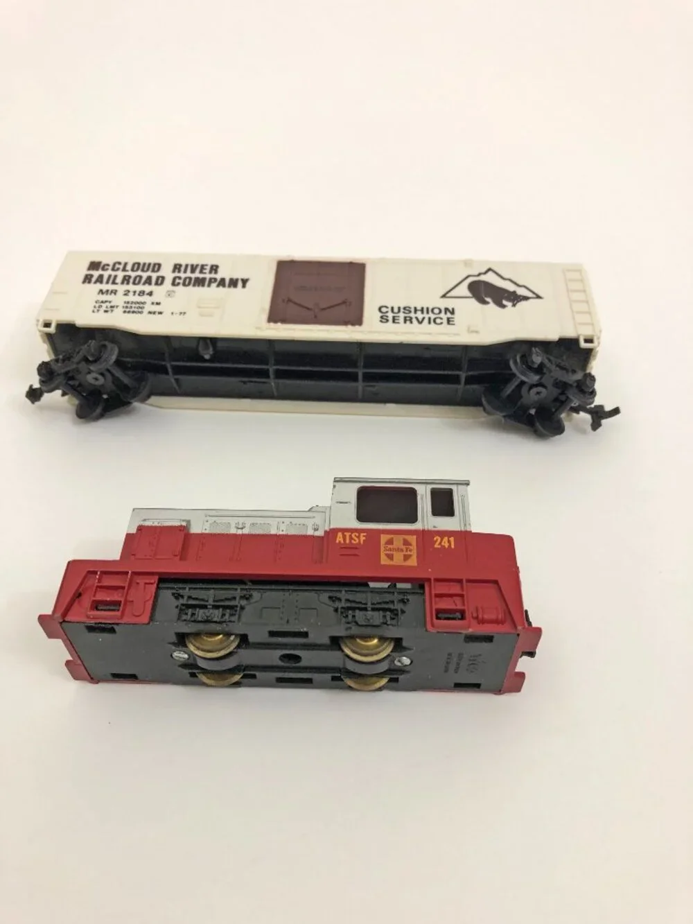 HO Scale Set-2 Not Working Diesel Engine & Box Car - Picture 3 of 7